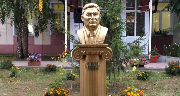В Камско-Устьинском районе состоялось открытие бюста заслуженного деятеля искусств ТАССР Сабира Амутбаева