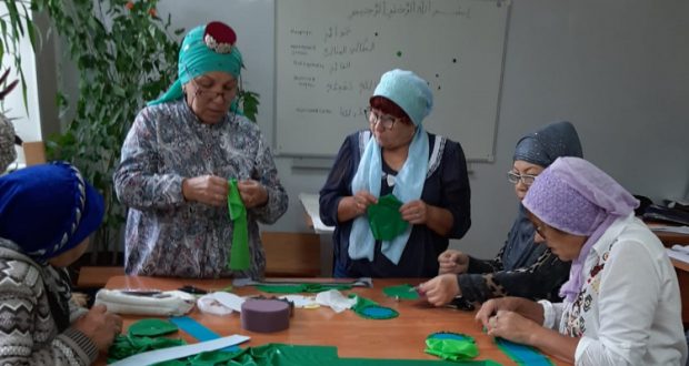 В татарской автономии г. Осинники провели мастер-класс по изготовлению татарского женского головного убора