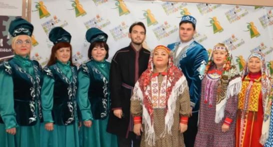 Tatars of Nizhnevartovsk are implementing the ethnocultural project “Samotlor Gathers Friends”  in News, Slider, National life, Culture, General news, 10/29/2021 0 7  The local Nizhnevartovsk city public organization of Tatar culture “Vatan” (Fatherland) “with the assistance of the municipal budgetary institution” Center of National Cultures “is implementing the ethnocultural project” Samotlor Gathers Friends “.  The day before, the artistic director of the “Vatan” ensemble Elza Kudanova held a master class on making a female headdress “Kalfak”, with the participation of representatives of the public organization of Tatar culture “Vatan (Fatherland)” and members of the Nizhnevartovsk city public organization “Center for Indigenous Peoples of the North” Tor-Nai (Fire) “, the chairman of which is the Honored Worker of Culture of the Khanty-Mansiysk Autonomous Okrug – Yugra Inna Sergeevna Antonova.  Everyone, regardless of age, can get acquainted with the national song culture, traditional types of handicrafts and crafts. Conducting master classes will help realize the creative potential of the personality of the project participants, identify and support talented original performers.  The project is being implemented at the expense of the Grant of the Governor of the Khanty-Mansiysk Autonomous Okrug – Ugra.