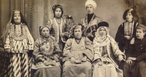 «Чем татарин богаче, тем более укрывает свою жену»: носили ли татарки хиджаб?