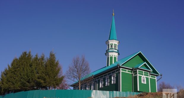Rustam Minnikhanov opened the oldest wooden mosque in Rybno-Slobodsky district after reconstruction