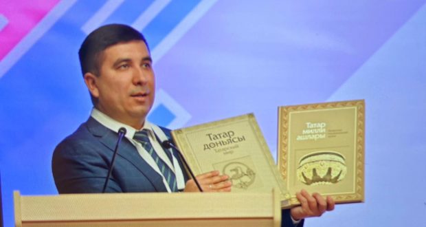 Danis Shakirov spoke at the conference “Interaction with compatriots abroad at the level of the regions of the Russian Federation”.