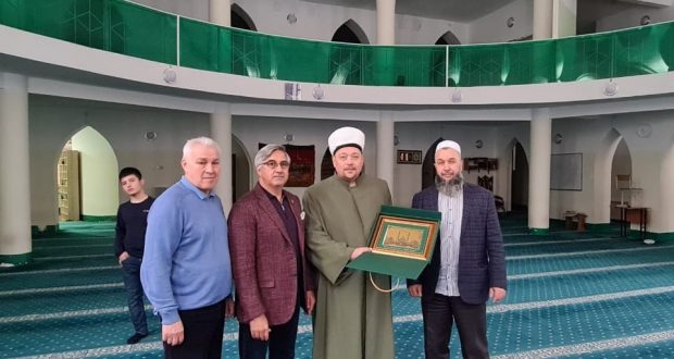 Василь Шайхразиев посетил Соборную мечеть Новосибирска