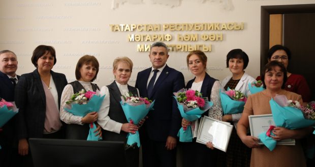 Minister of Education and Science of Tatarstan Ilsur Khadiullin today in Kazan met with the winners of the competition “Avyl ukytuchysy – 2021”