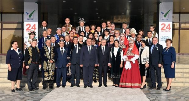 Президент Республики Узбекистан встретился с татарами Навои
