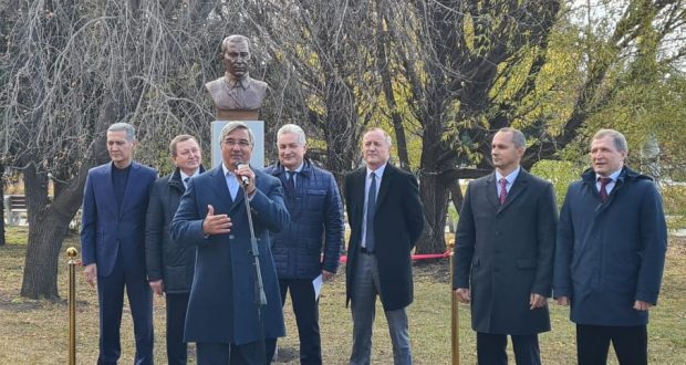В Екатеринбурге состоялось открытие памятника великому татарскому поэту, Герою Советского Союза Мусе Джалилю