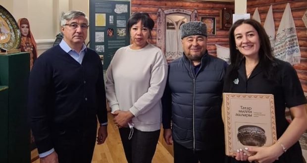 Василь Шайхразиев посетил Центр татарской культуры г. Тюмени