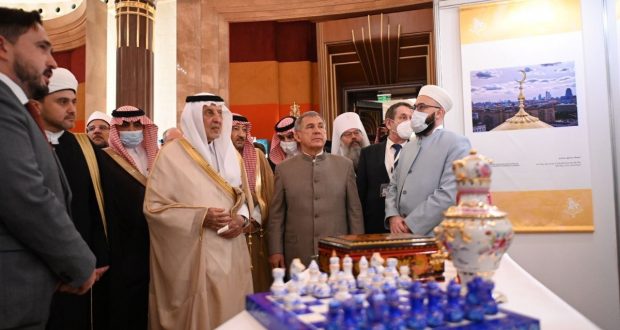 Президент Республики Татарстан и правитель провинции Мекка осмотрели выставку «История ислама в России»