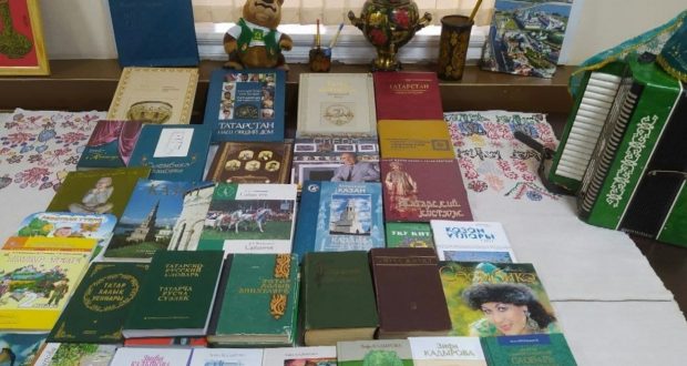 Выставка книг под названием «Книга нас объединяет» с участием татар Ташкента