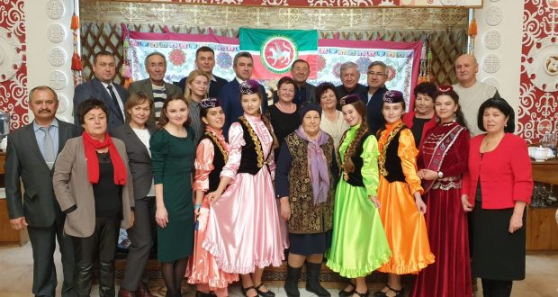 Шутки, народные песни и танцы — постановка театра «Диляфруз» как попытка отразить жизнь в татарской деревне
