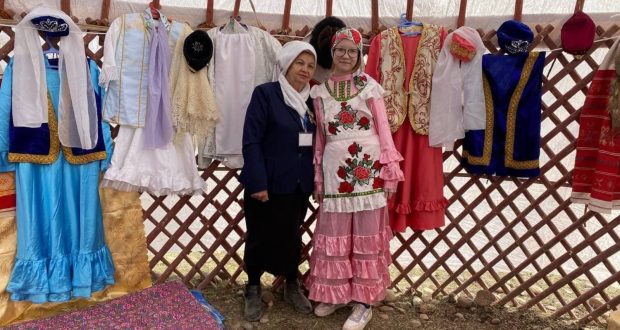 Tatars of Yangiyul are presented at an event in Pskent