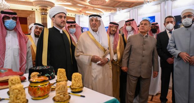 The President of the Republic of Tatarstan and the ruler of the province of Mecca viewed the exhibition “History of Islam in Russia”
