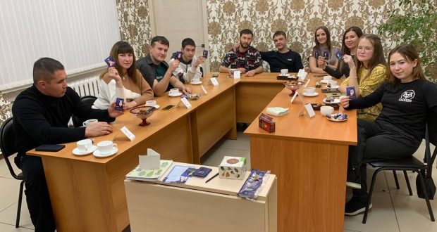 Молодежь Магнитогорска осваивает татарские настольные игры