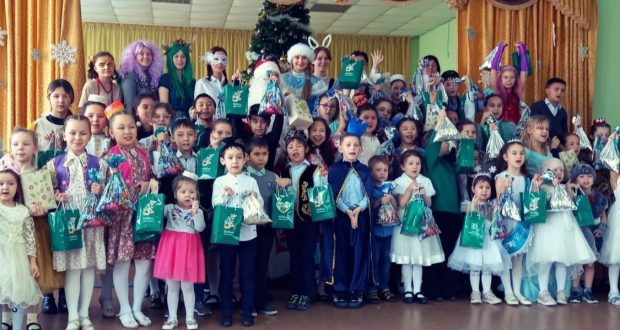 Дед Мороз поздравил детей школы № 81 им. Мусы Джалиля города Челябинска
