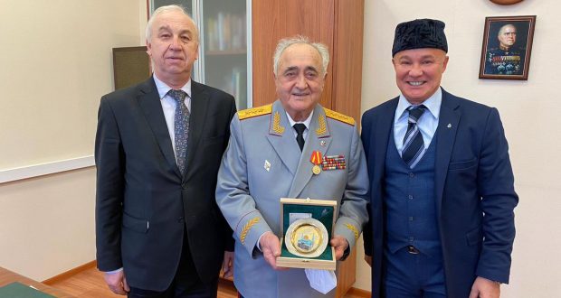 Representatives of the Autonomy of the Tatars of Moscow congratulated Rasim Suleimanovich Akchurin on the anniversary