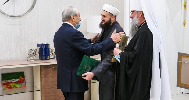 The Mufti of Tatarstan presented the Order of Marjani I degree to the State Counselor of the Republic of Tatarstan