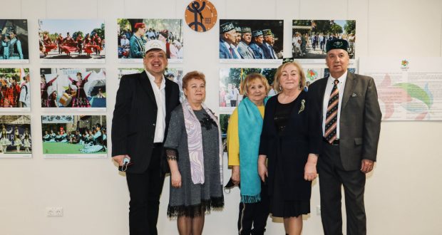 В Доме эстонского языка Нарвским татарским обществом открыта фотовыставка «Европейский Сабантуй»