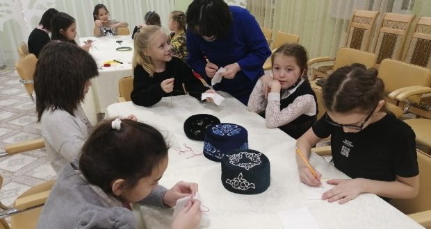 В МАУК “Центр сибирско-татарской культуры” состоялся мастер-класс «Сибирские узоры»