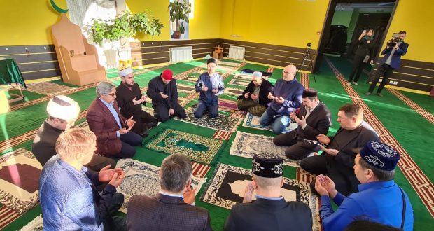 Делегация Татарстана посетила Соборную мечеть в Комсомольск-на-Амуре