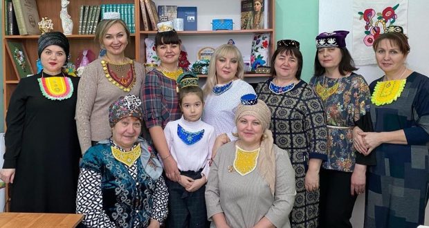 В Пензе прошёл мастер-класс по изготовлению татарского женского нагрудника – изү