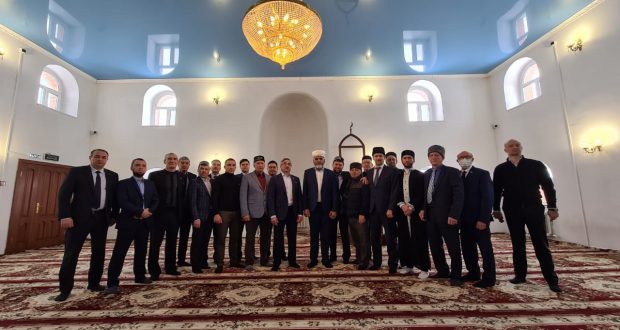 Василь Шайхразиев ознакомился с Соборной мечетью города Курган
