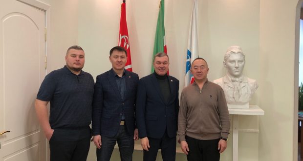 Постоянный представитель РТ Ренат Валиуллин встретился с руководством ТНКА Омской области