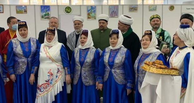 Татарский культурный центр Новосибирской области представил выставку «Татарский мир»