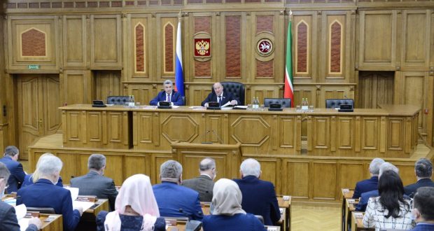 В Госсовете РТ состоялось расширенное заседание Комиссии при Президенте РТ по сохранению и развитию татарского языка
