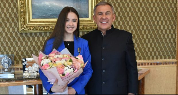 Президент Татарстана встретился с олимпийской чемпионкой Камилой Валиевой