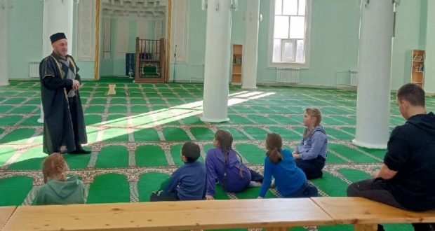 Учащиеся из Балезинского района Центральную мечеть Ижевска