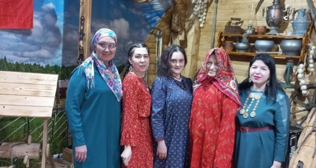 В Санкт -Петербурге прошел мастер-класс по пошиву татарского платья