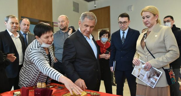 Президент Татарстана вместе с министром культуры РТ осмотрел памятные и исторические места города