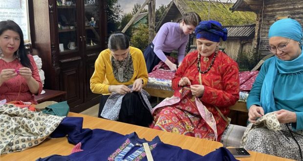 В Санкт-Петербурге прошел мастер-класса по пошиву татарского платья