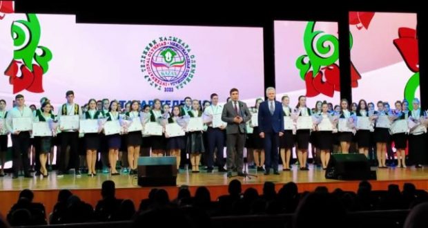 Данис Шакиров принял участие в церемонии награждения победителей IX Международной олимпиады по татарскому языку и литературе