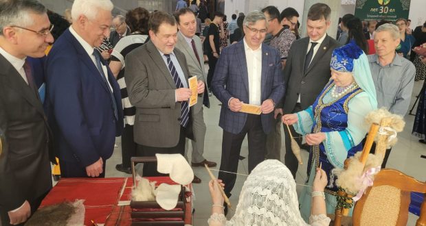 Ташкентта татар халкының милли үзенчәлеген чагылдырган күргәзмә ачылды