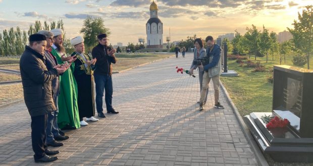 Василь Шайхразиев посетил комплекс «Героям Сталинградской битвы» на Мамаевом Кургане