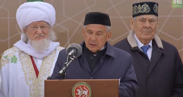 President of Tatarstan Rustam Minnikhanov spoke at the plenary session of the All-Russian gathering of Tatar religious figures