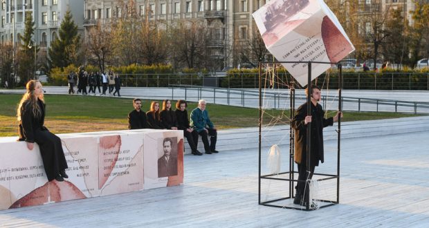 В парке «Черное озеро» артисты Кариевского театра представили перформанс «Многоликий Тукай»