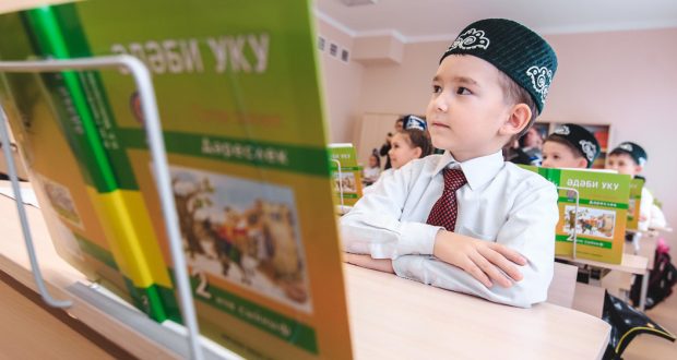 Гранты в 115 тыс. рублей за подготовку олимпиадников получат 13 учителей татарского языка