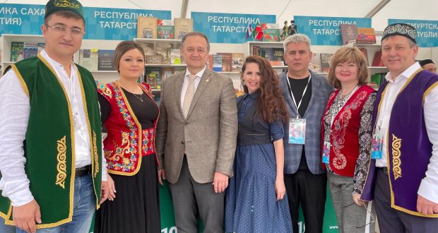 Татарское книжное издательство приглашает москвичей на «Красную площадь»