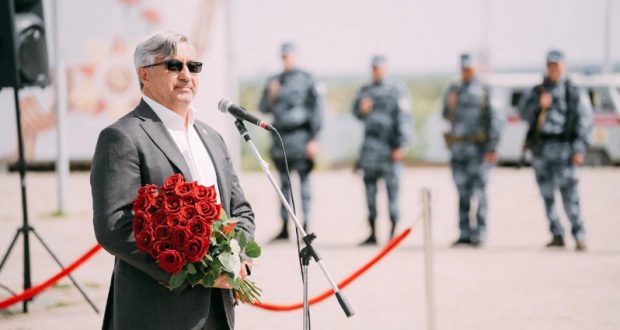 Василь Шайхразиев принял участие в митинге ко Дню памяти и скорби в Якутске