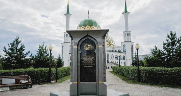 Кемеровода Идел буе Болгар дәүләтендә Ислам динен кабул итүгә 1100 ел тулу уңаеннан стела ачылды