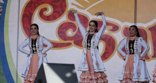 В Нефтеюганске прошел татарский народный праздник Сабантуй