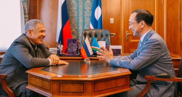 Укрепление межрегионального сотрудничества обсудили главы Якутии и Татарстана