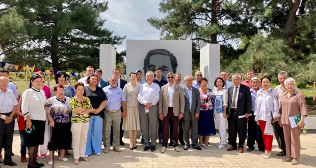 В Бишкеке открылась стела выдающемуся ученому Энверу Гарееву