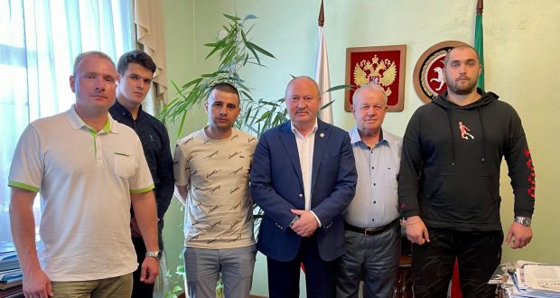 Полпредство Татарстана посетили друзья погибшего сержанта Сахибгараева