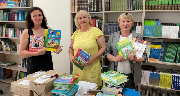 Татары Пензы получили учебники по татарскому языку и литературе