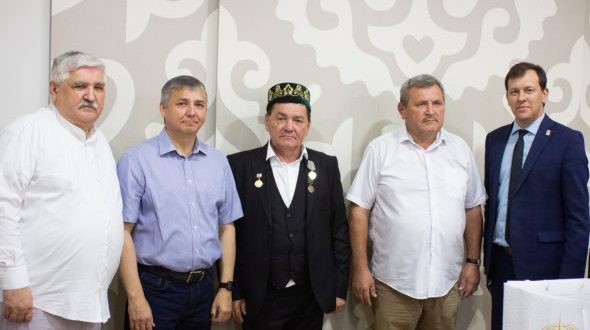 Во Всемирном конгрессе татар прошла встреча с поэтом-песенником Рамилем Чурагуловым