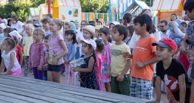«Хәрәкәттә – бәрәкәт»: в Казанском парке состоялась зарядка для детей