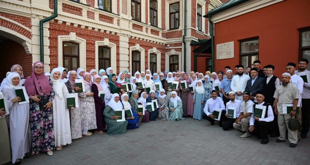 Муфтий Татарстана вручил дипломы выпускникам “Мухаммадии”
